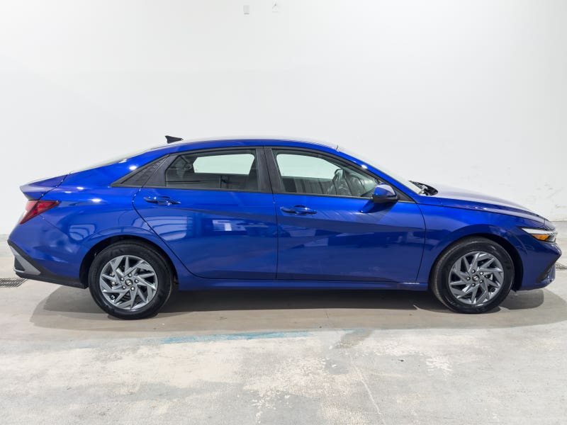 Vehicle photo 3