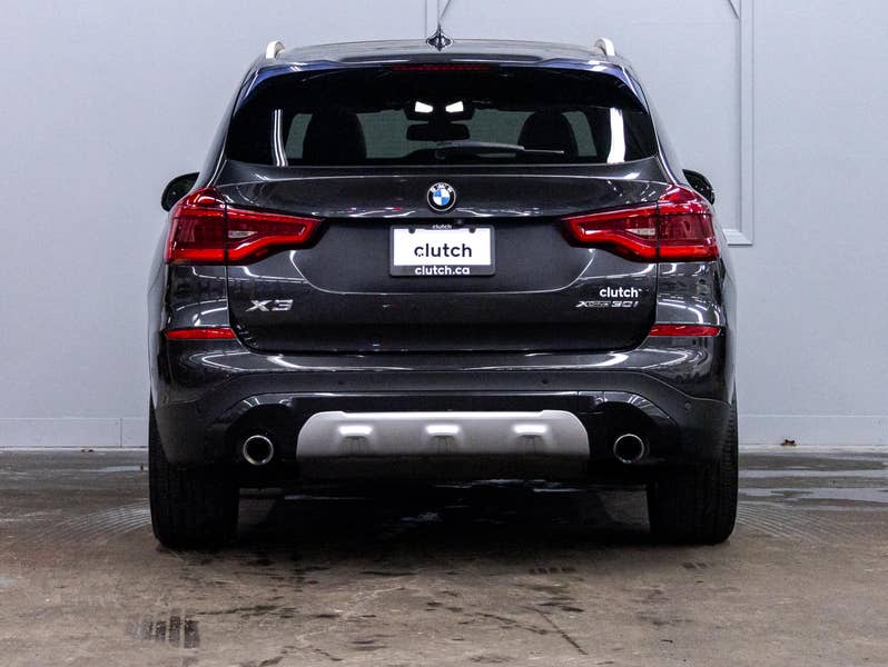 Vehicle photo 4