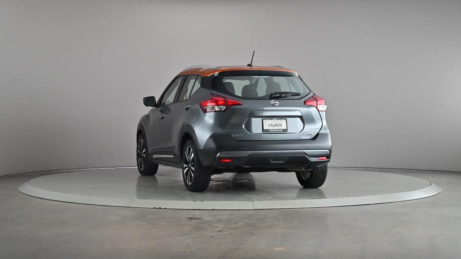 Vehicle photo 4