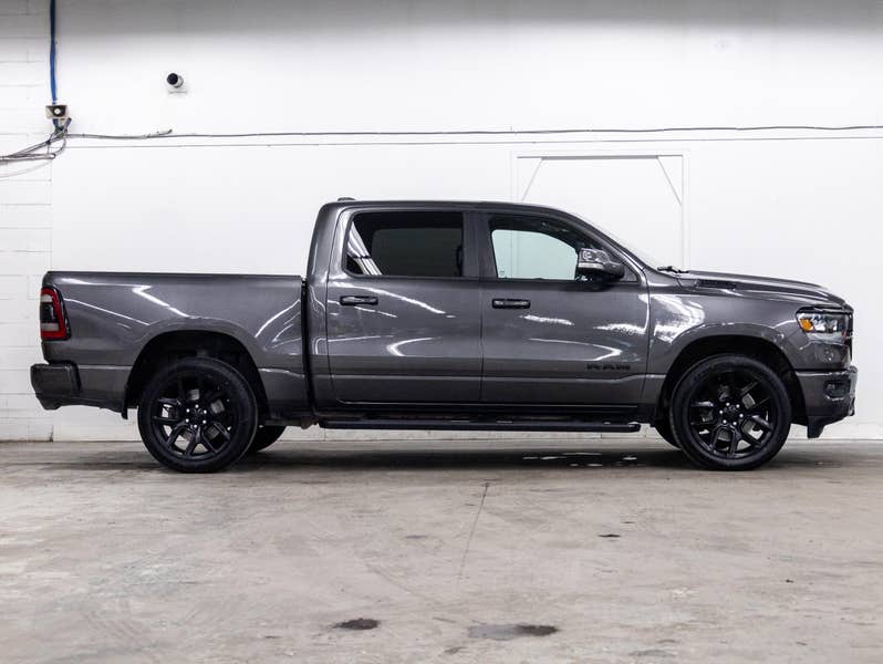 Vehicle photo 3
