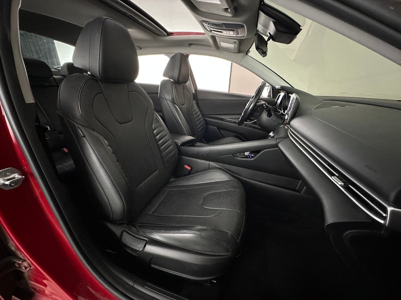 Vehicle photo 3