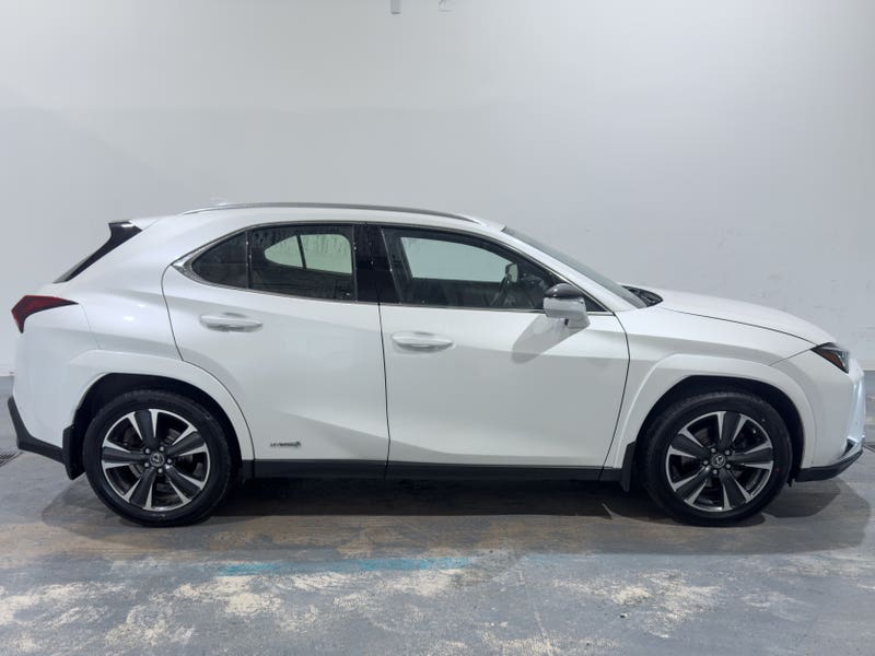 Vehicle photo 3