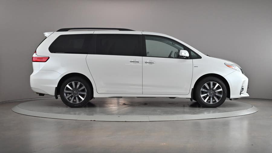 Vehicle photo 4