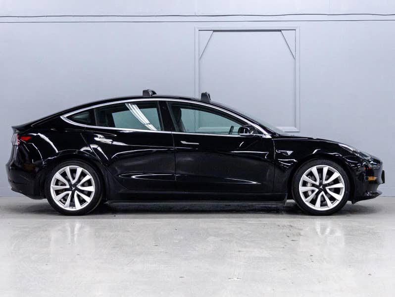 Vehicle photo 3
