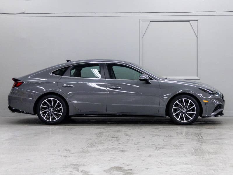Vehicle photo 3