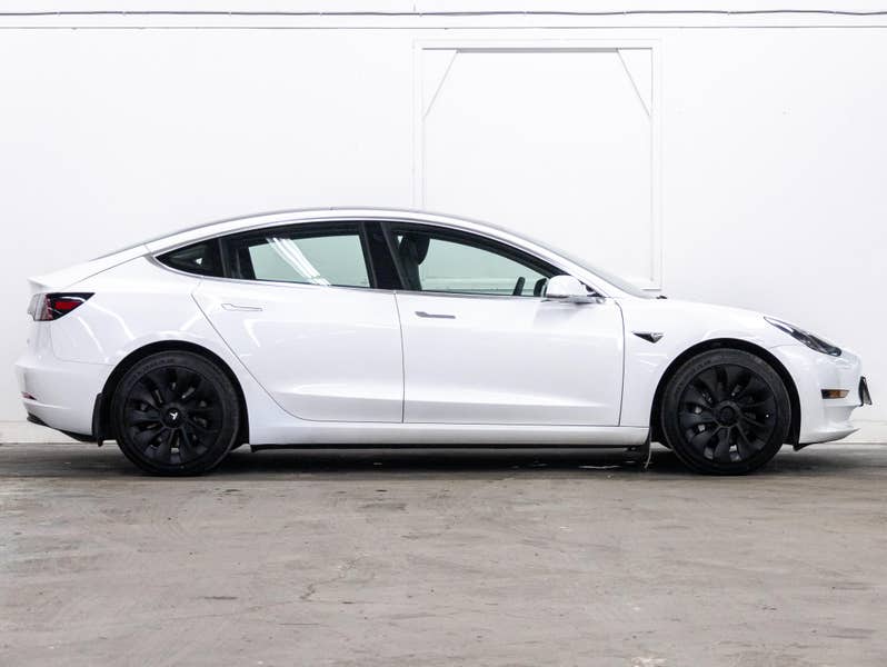 Vehicle photo 3