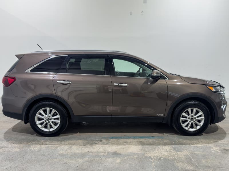 Vehicle photo 3