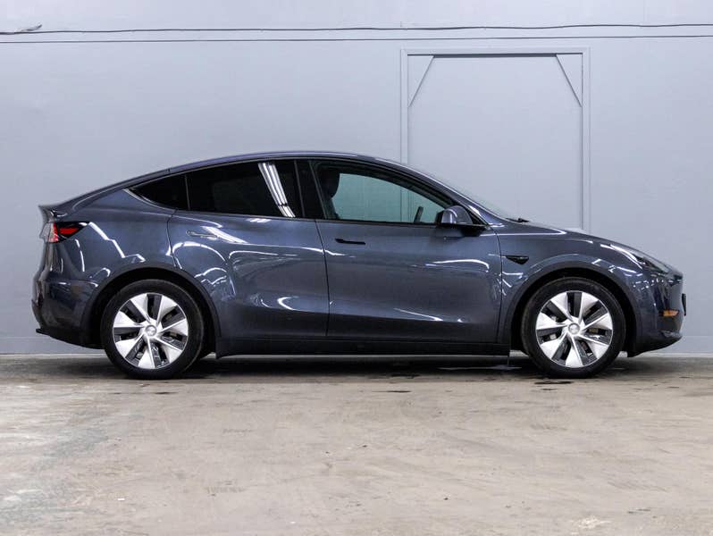 Vehicle photo 3