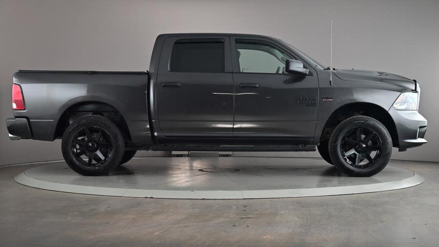 Vehicle photo 4