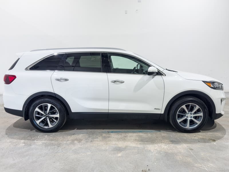Vehicle photo 3