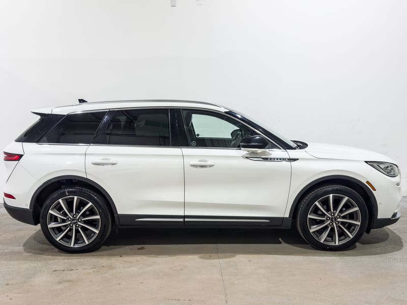 Vehicle photo 3