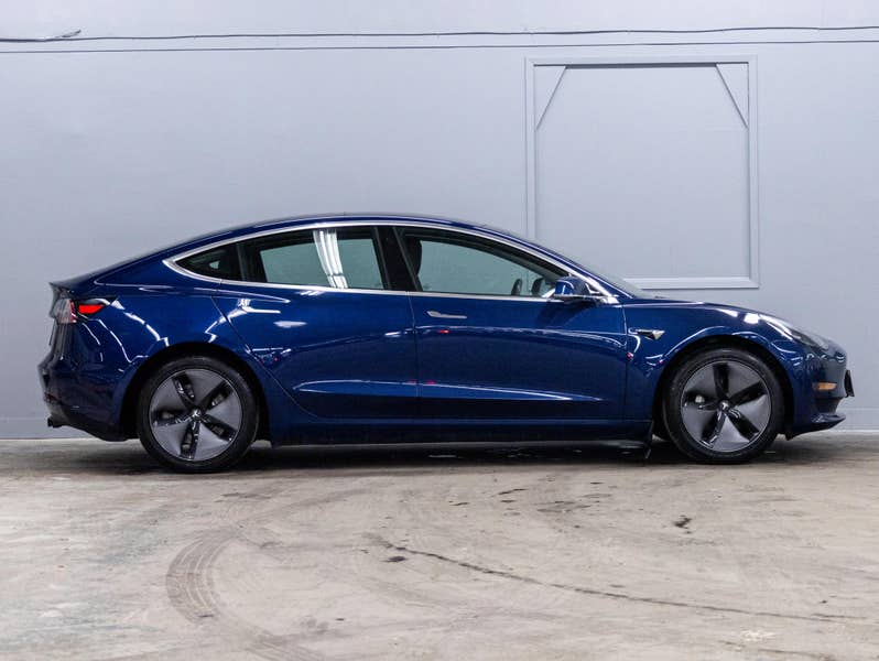 Vehicle photo 3