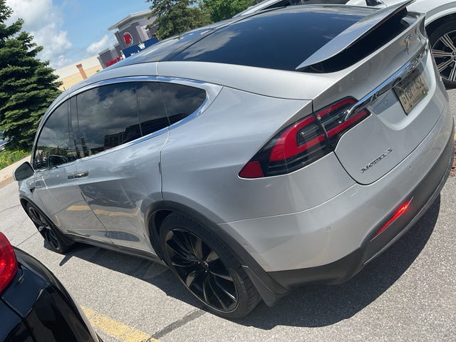 Tesla Model X 90D