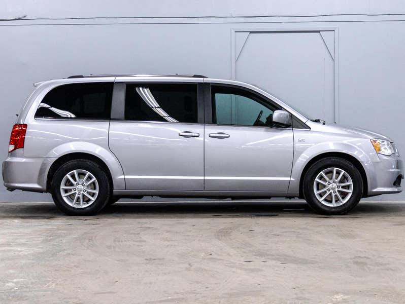 Vehicle photo 3
