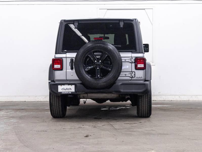 Vehicle photo 4