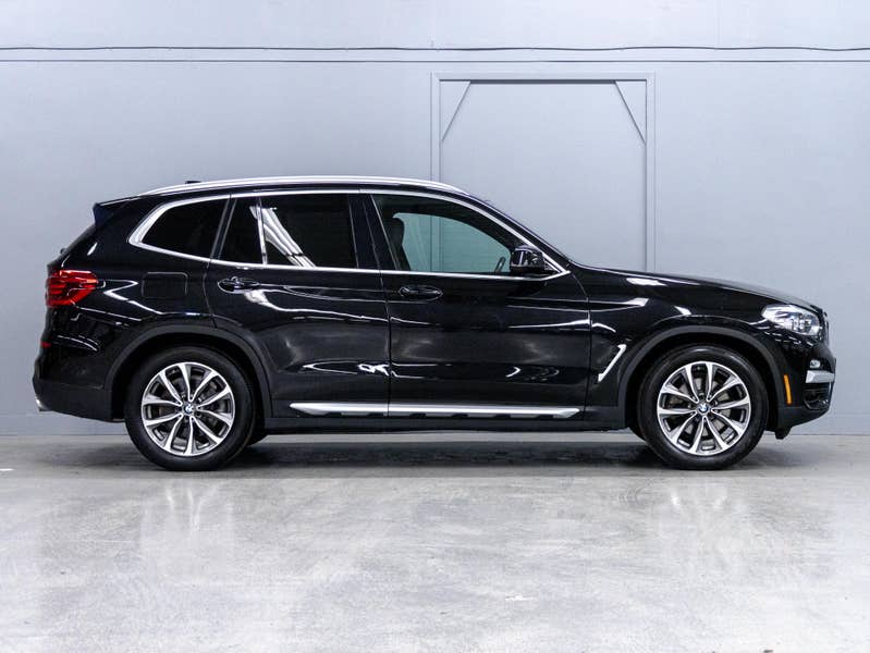 Vehicle photo 3