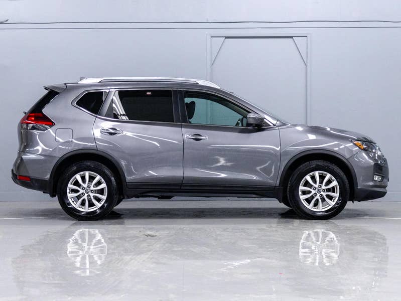 Vehicle photo 3