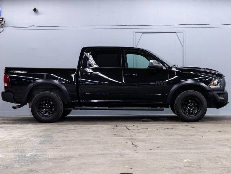 Vehicle photo 3