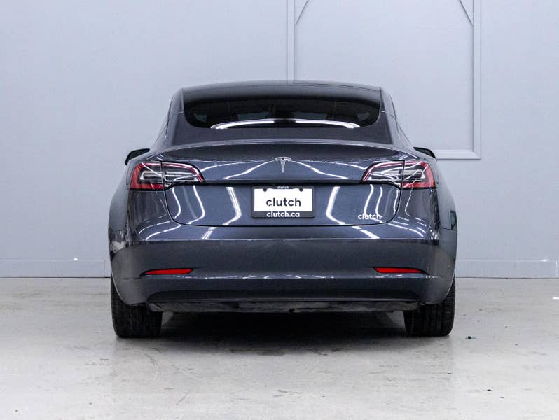 Vehicle photo 4