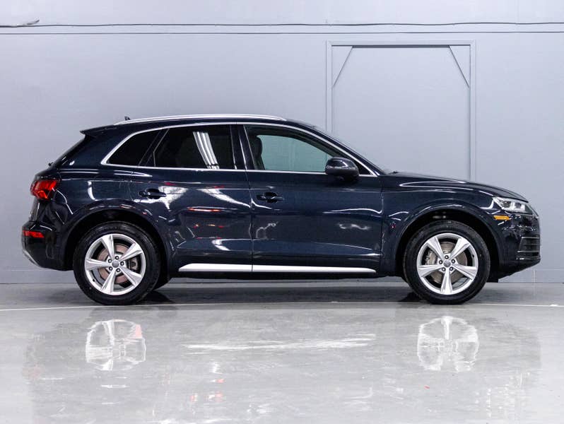 Vehicle photo 3