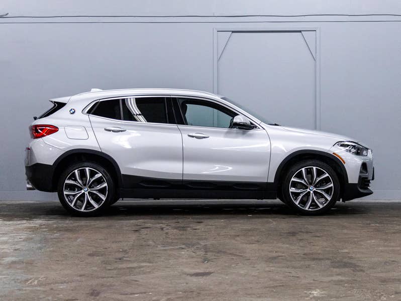 Vehicle photo 3