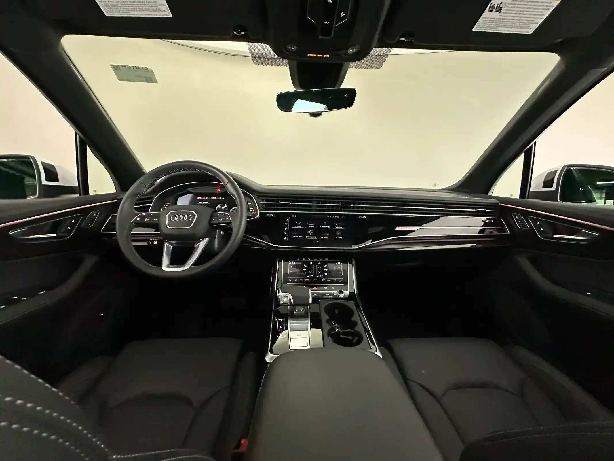 2025 Audi Q7 — centre console