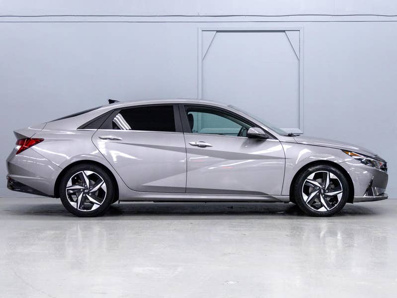 Vehicle photo 3