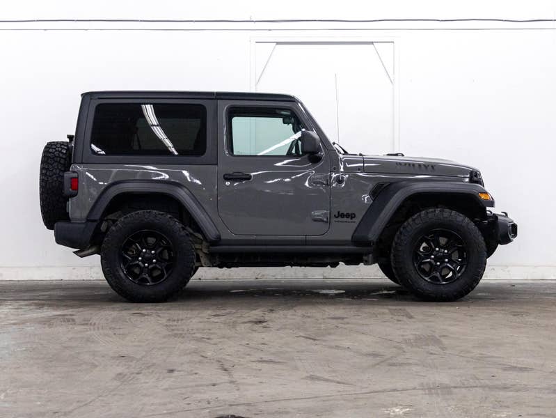 Vehicle photo 3