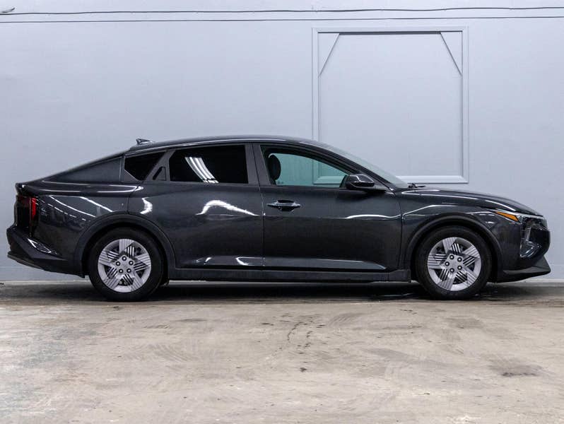 Vehicle photo 3