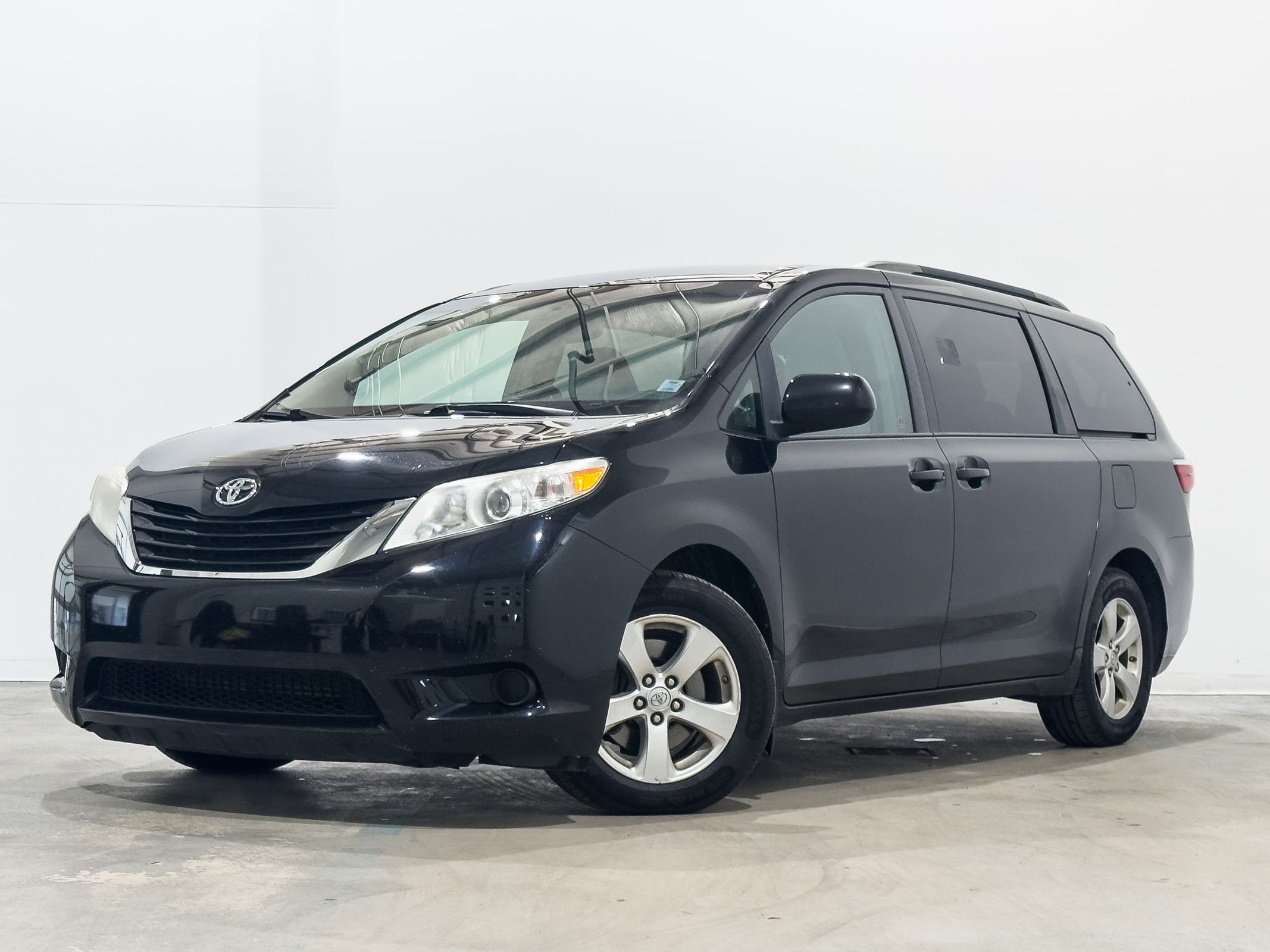 2017 Toyota Sienna XLE 8-Passenger