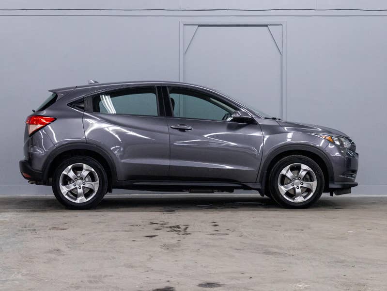 Vehicle photo 3