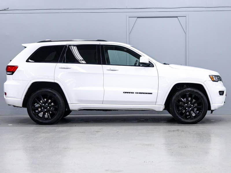 Vehicle photo 3