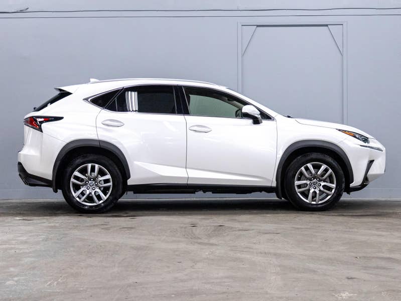 Vehicle photo 3