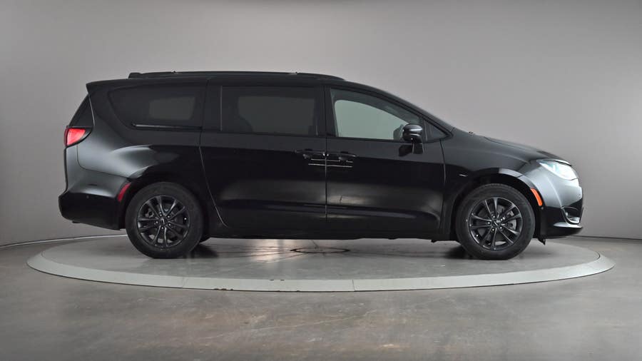 Vehicle photo 4