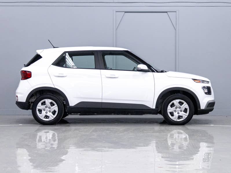 Vehicle photo 3