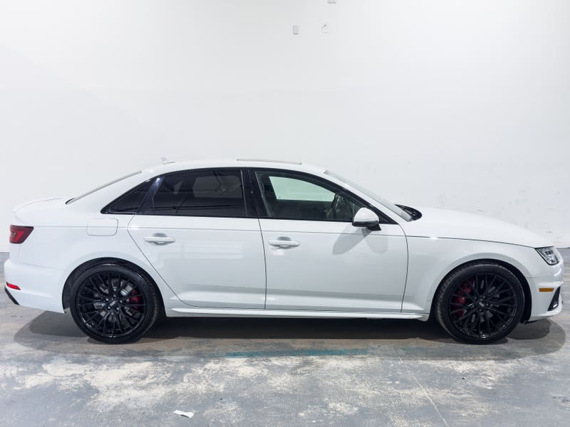 Vehicle photo 3