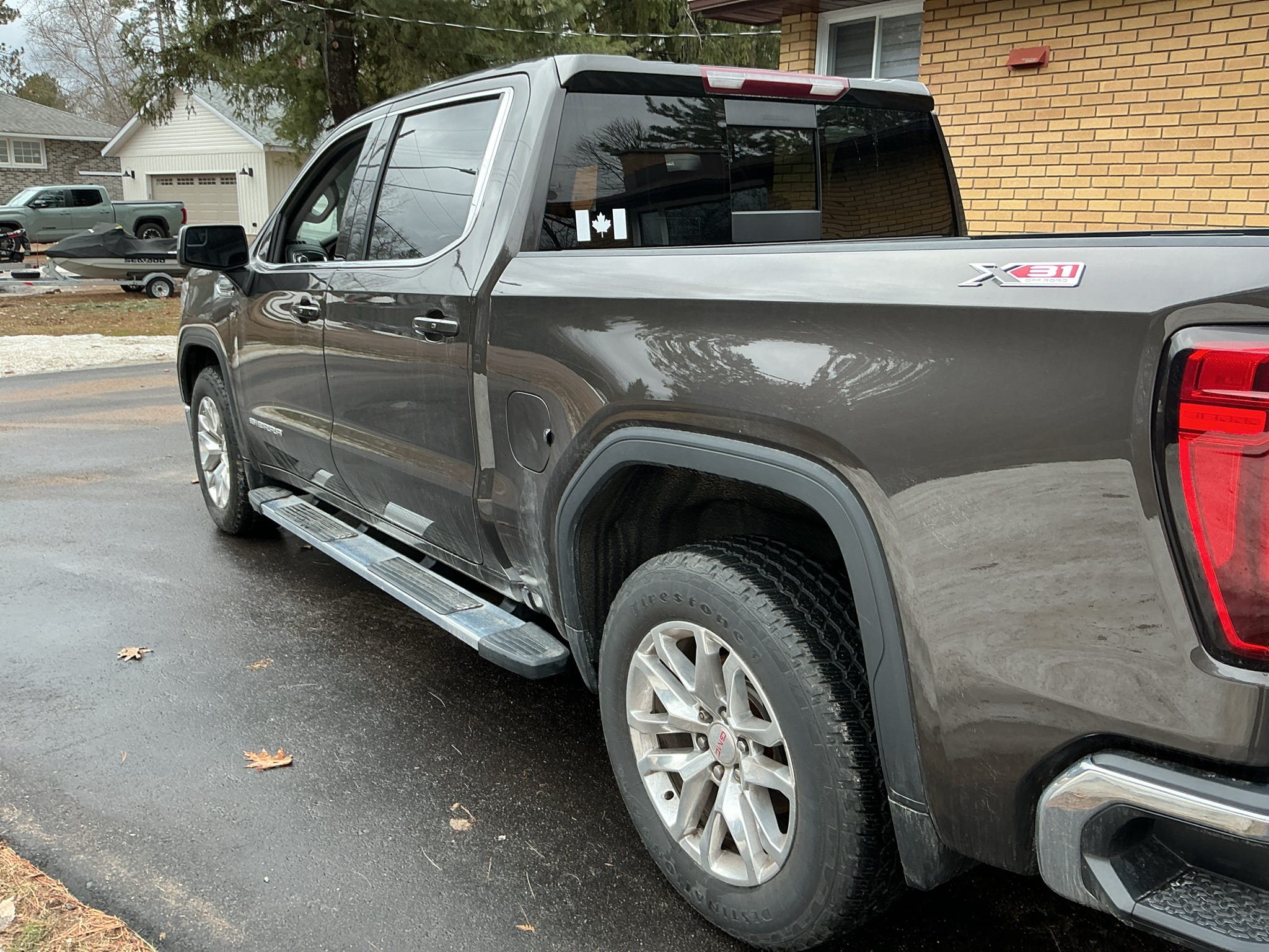 2021 GMC Sierra 1500 SLE Crew Cab 4WD