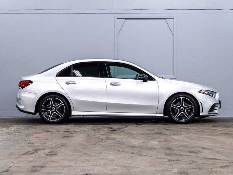 Vehicle photo 3