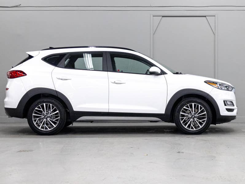 Vehicle photo 3