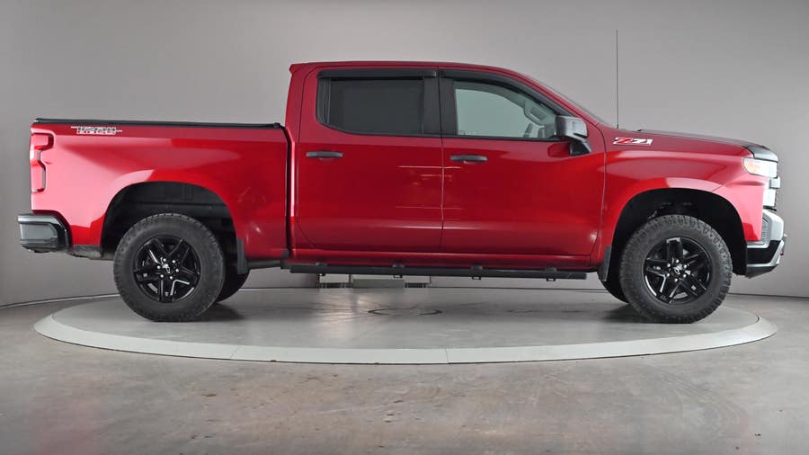 Vehicle photo 4