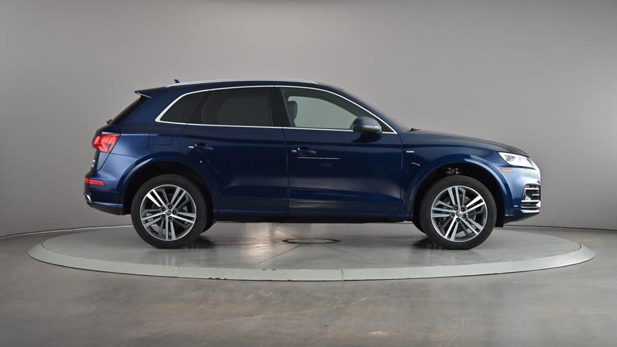 Vehicle photo 4