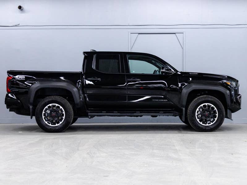 Vehicle photo 3