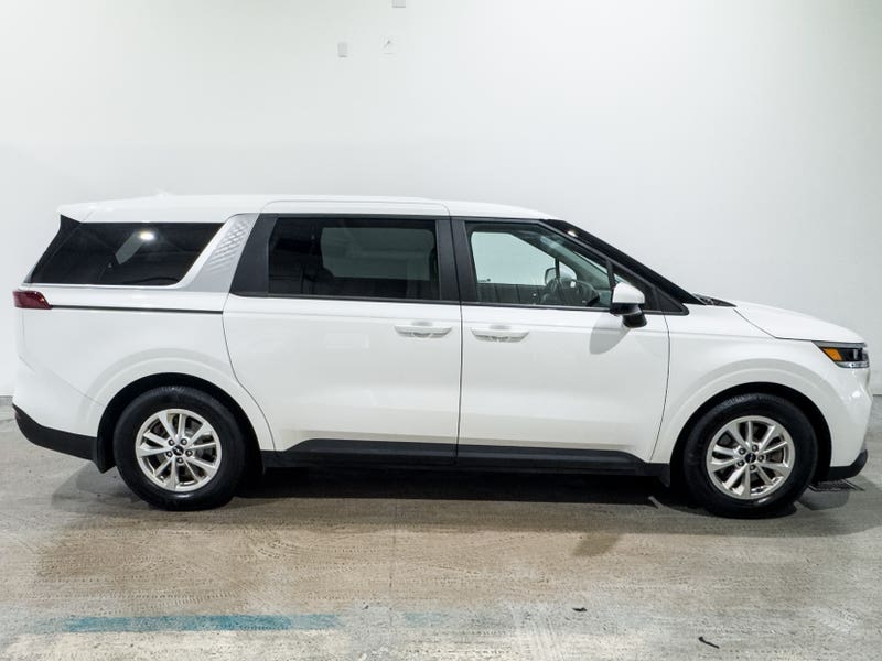 Vehicle photo 3