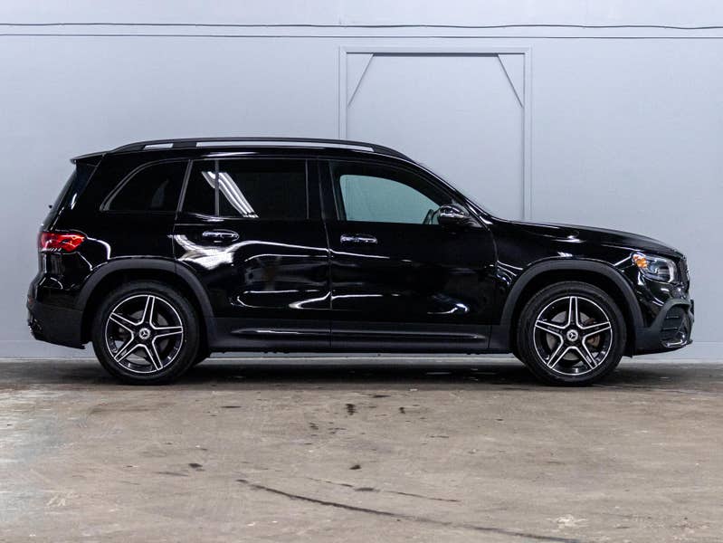 Vehicle photo 3