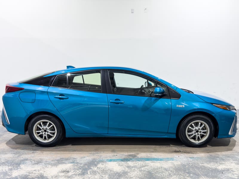 Vehicle photo 3