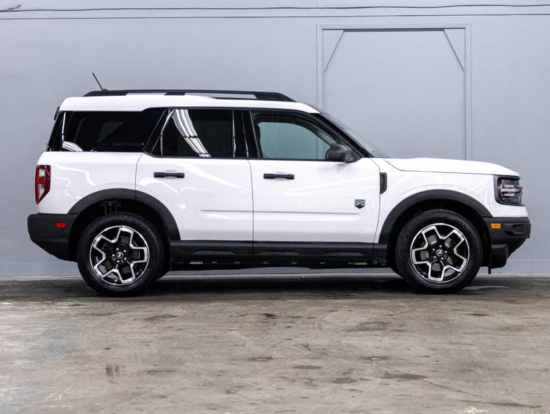 Vehicle photo 3