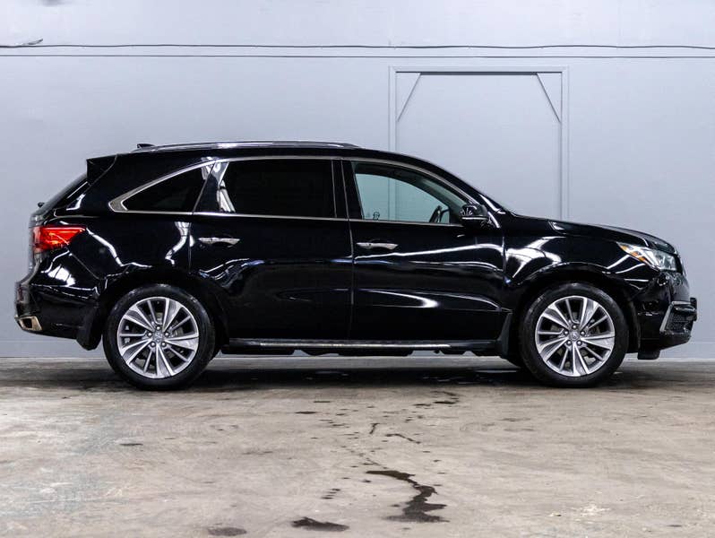Vehicle photo 3