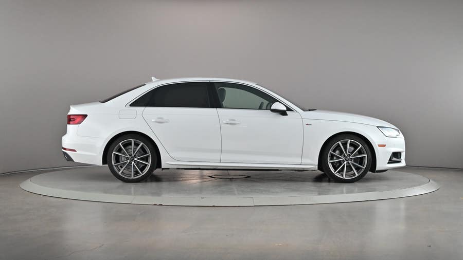 Vehicle photo 4