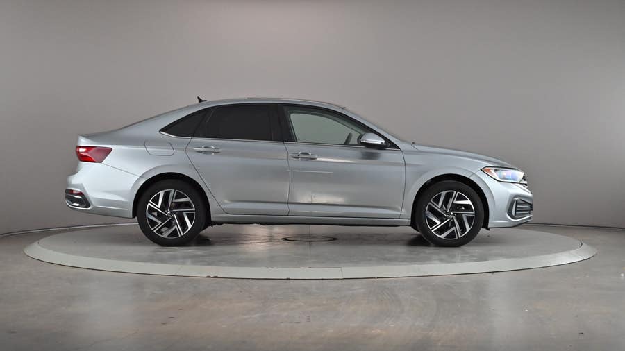 Vehicle photo 4