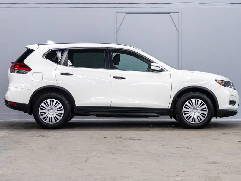 Vehicle photo 3
